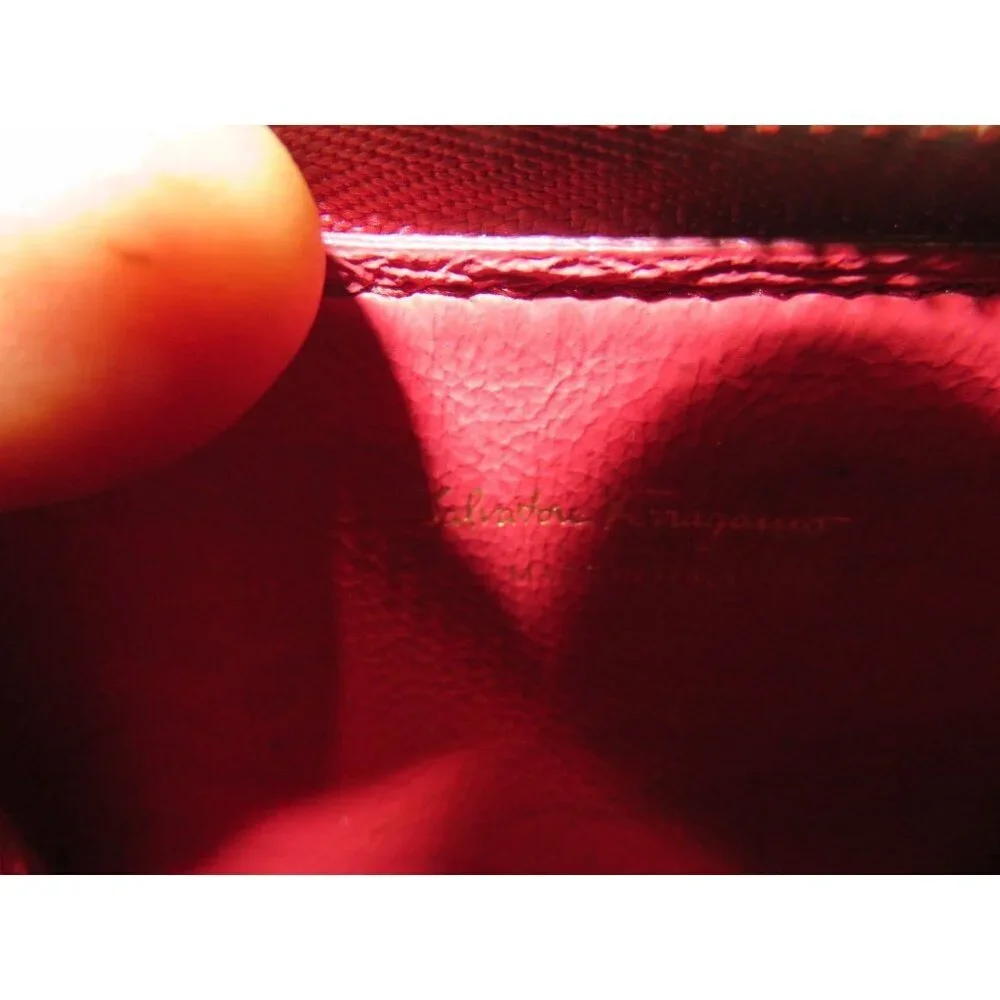 Salvatore Ferragamo Vara Bow Embellished Italian Leather Zip around wallet 100% - Picture 3 of 10